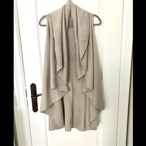 Beautiful waterfall sleeveless-sweater